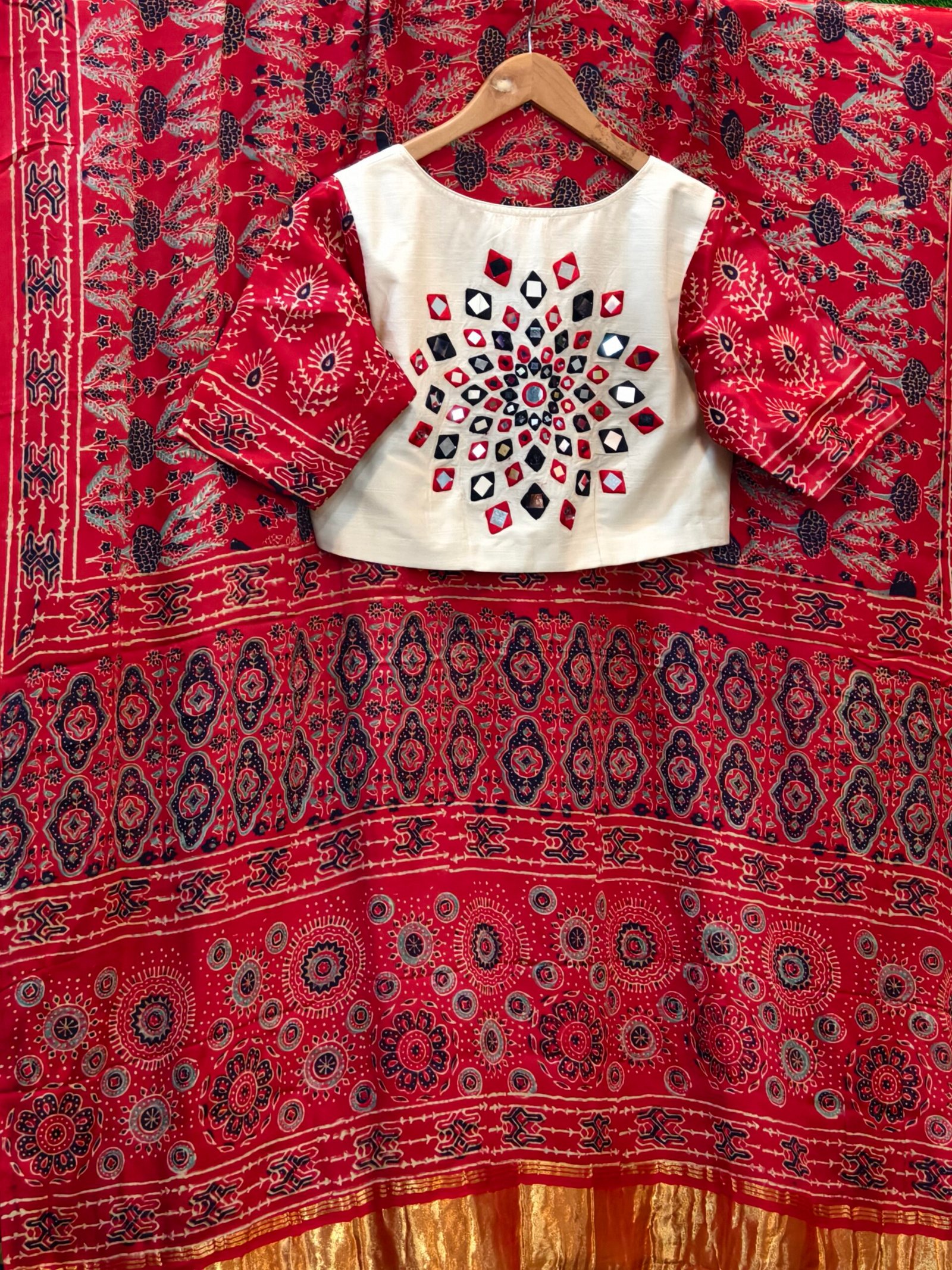 Handmade azrak model silk saree - Image 2