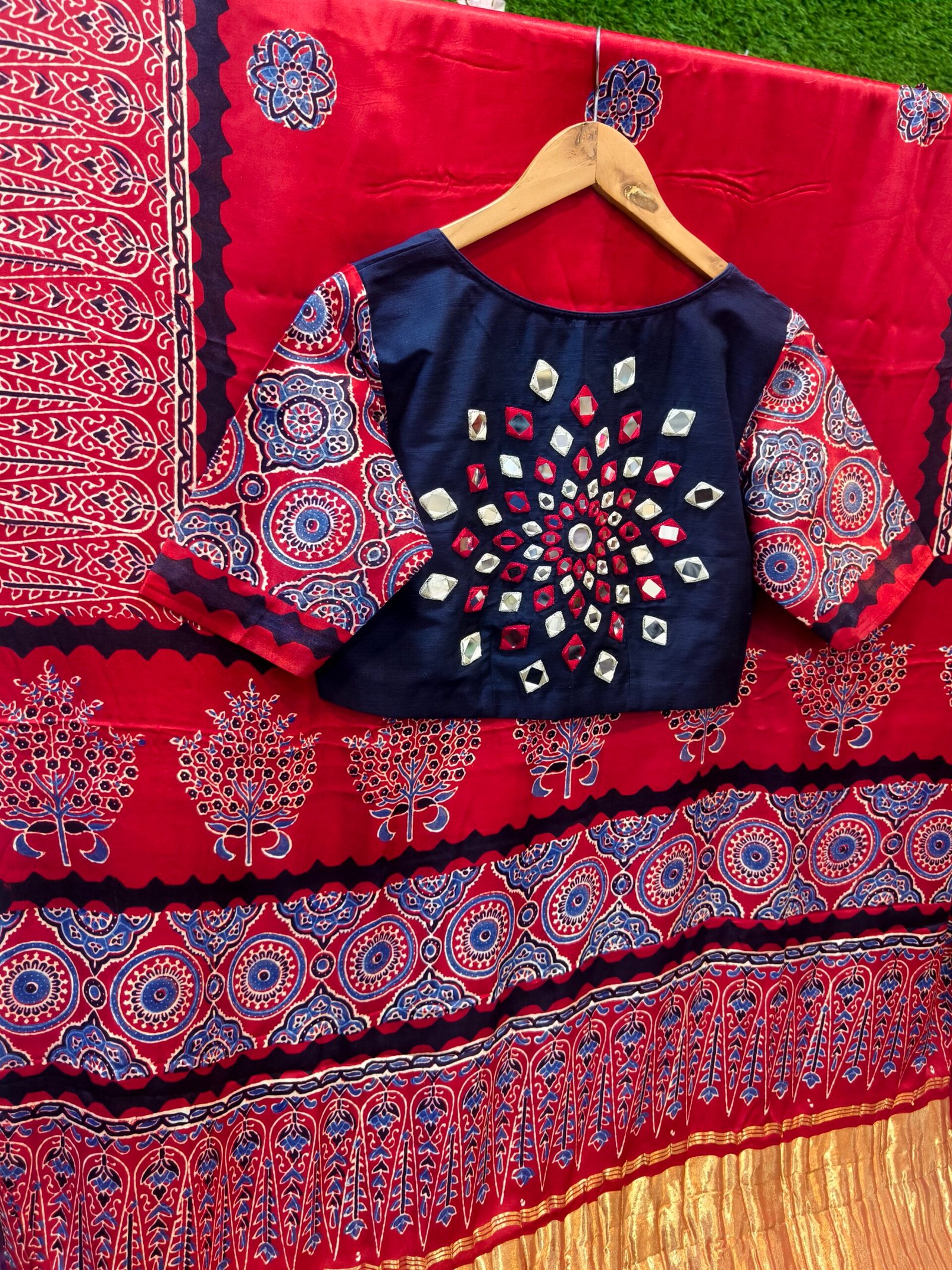 Handmade azrak model silk saree - Image 2