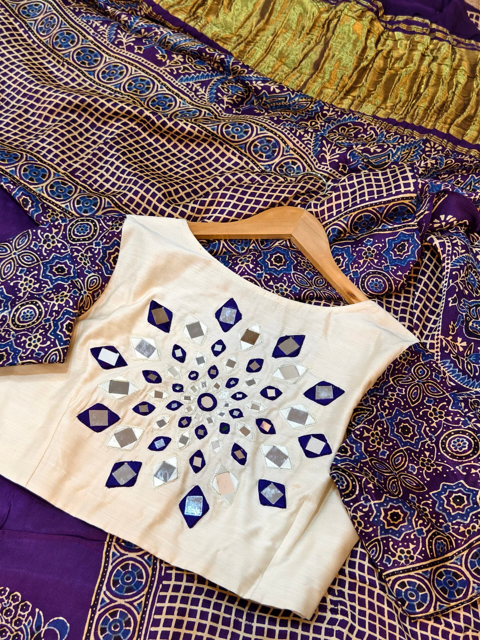 Handmade azrak model silk saree - Image 2