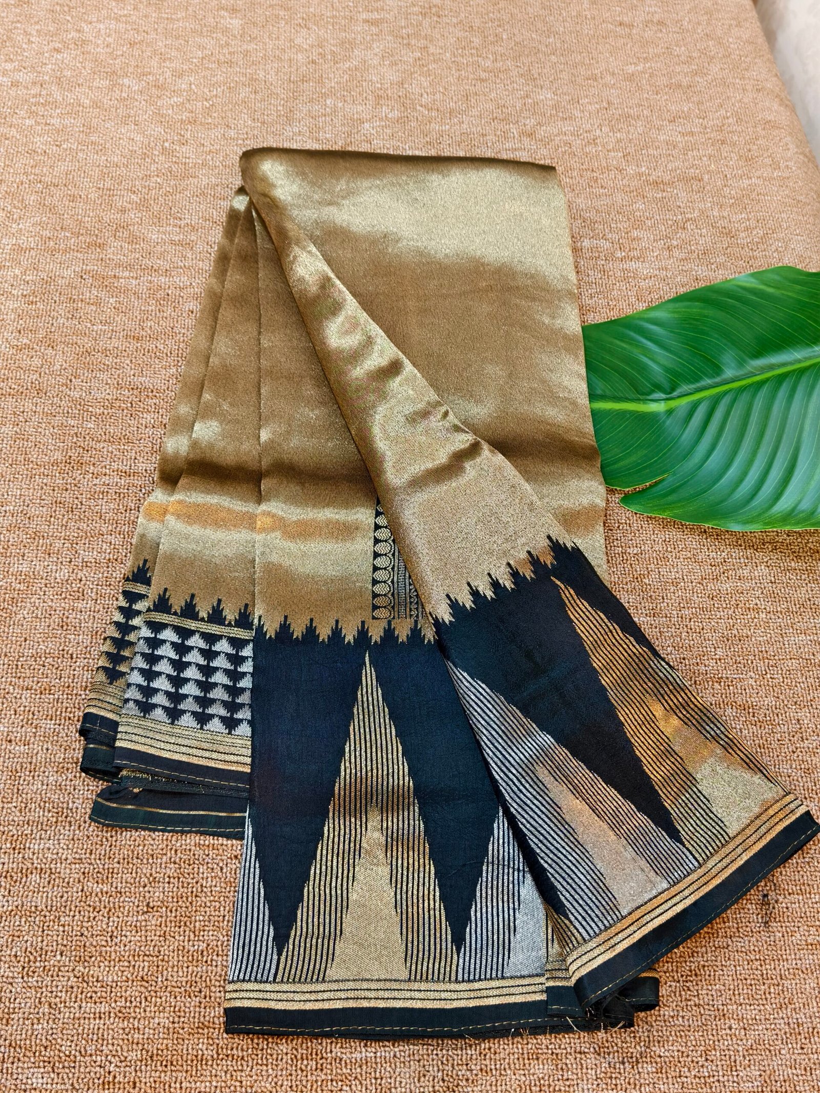 Banarasi temple border tissue saree - Image 2