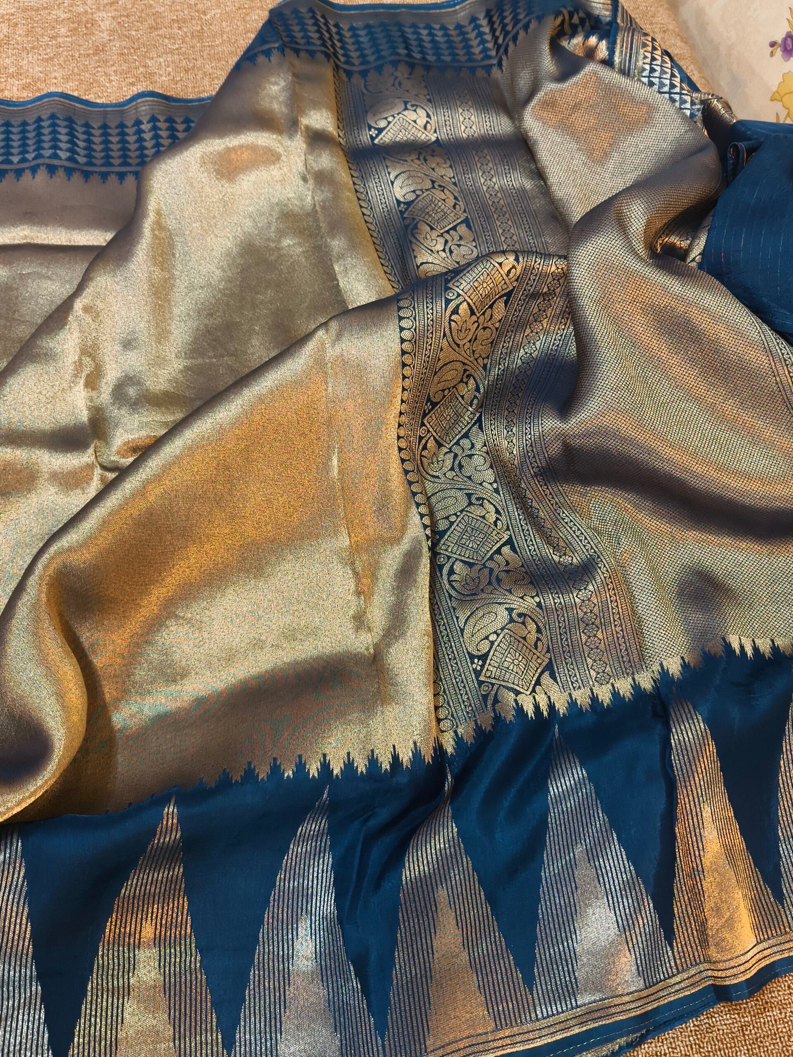 Banarasi temple border tissue saree - Image 2